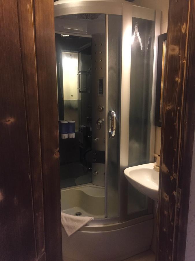 Roksolana Hotel Izki Ngoại thất bức ảnh
